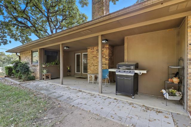 105 Alsbury Boulevard, Burleson, TX 76028