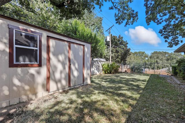 105 Alsbury Boulevard, Burleson, TX 76028