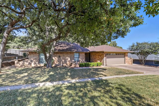 105 Alsbury Boulevard, Burleson, TX 76028