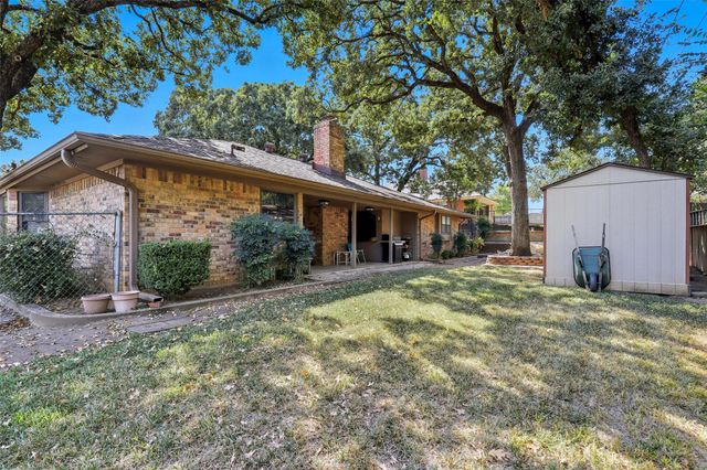 105 Alsbury Boulevard, Burleson, TX 76028