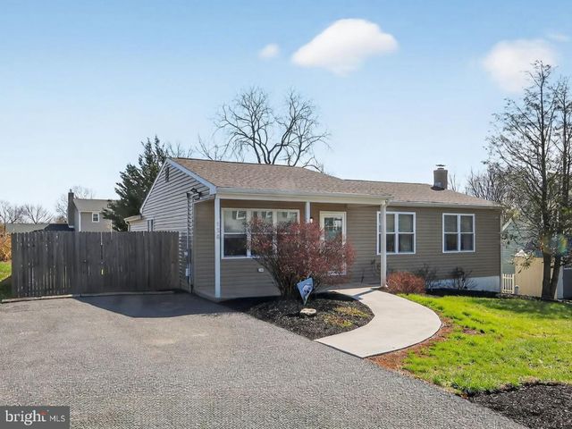 138 S 9TH ST, Coopersburg, PA 18036