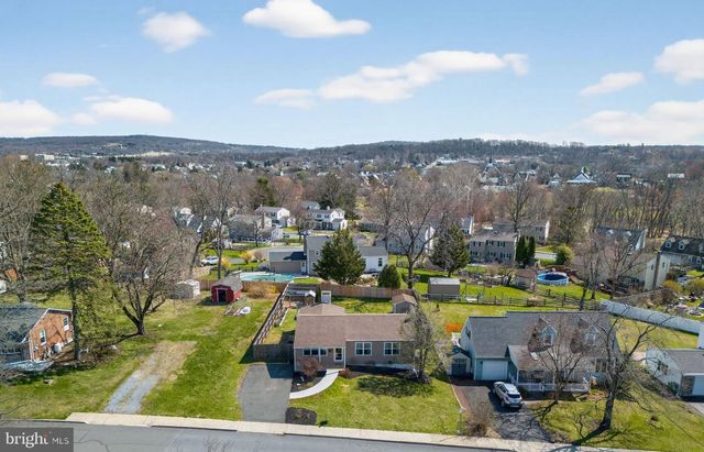 138 S 9TH ST, Coopersburg, PA 18036