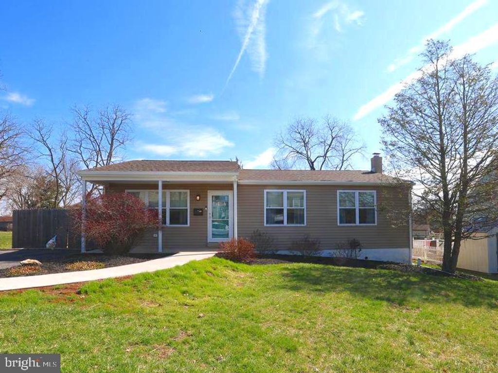 138 S 9TH ST, Coopersburg, PA 18036