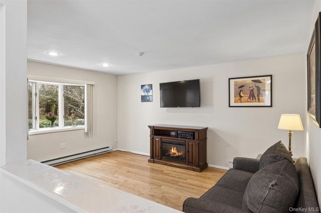 25 Freemont Lane, Coram, NY 11727