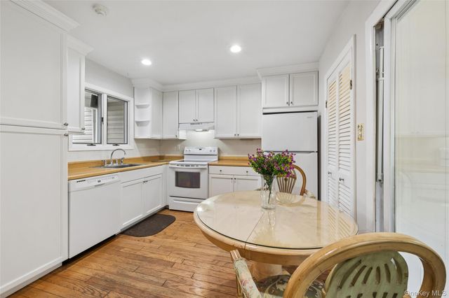 25 Freemont Lane, Coram, NY 11727