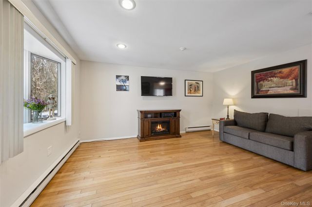 25 Freemont Lane, Coram, NY 11727