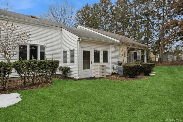 25 Freemont Lane, Coram, NY 11727