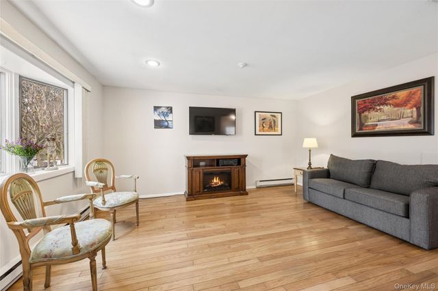 25 Freemont Lane, Coram, NY 11727