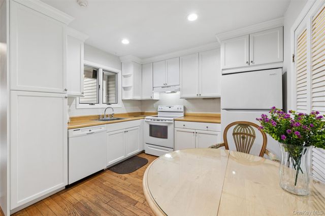 25 Freemont Lane, Coram, NY 11727