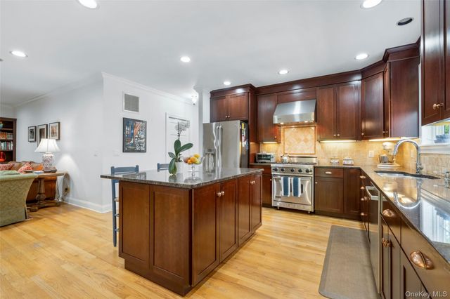 525 Carroll Avenue, Mamaroneck, NY 10543