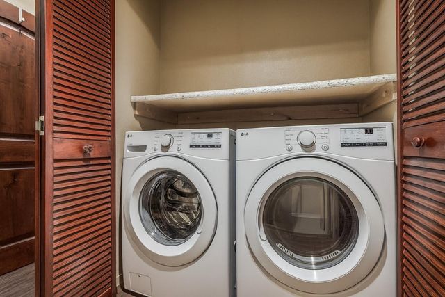 246 Litchfield Lane, Houston, TX 77024