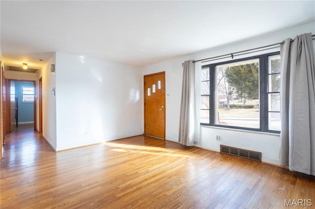 9855 Ione Lane, St Louis, MO 63123