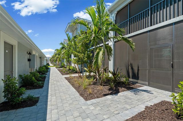 19015 SCALLOP LOOP 103, Lakewood Ranch, FL 34211