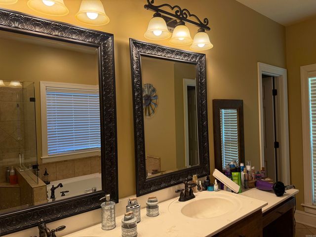 5600 Pear Tree Drive Drive, Hensley, AR 72206