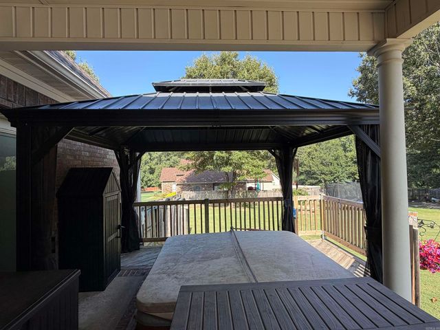 5600 Pear Tree Drive Drive, Hensley, AR 72206