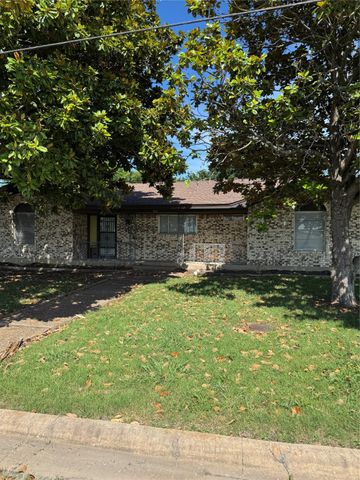 711 S Farmington Road, Howe, TX 75459