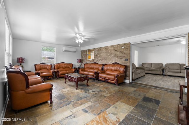 3383 CHRYSLER Drive, Jacksonville, FL 32257