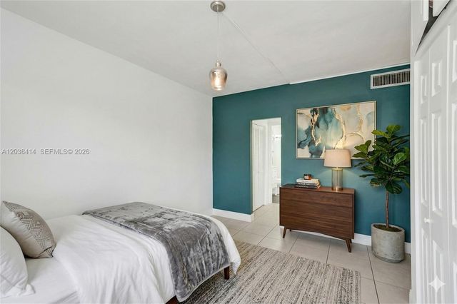 1880 S Treasure Dr 2G, North Bay Village, FL 33141