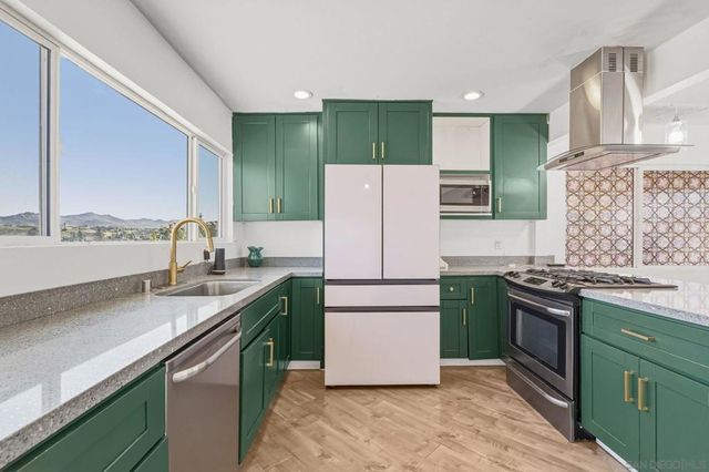 8553 Gardena Rd, Lakeside, CA 92040