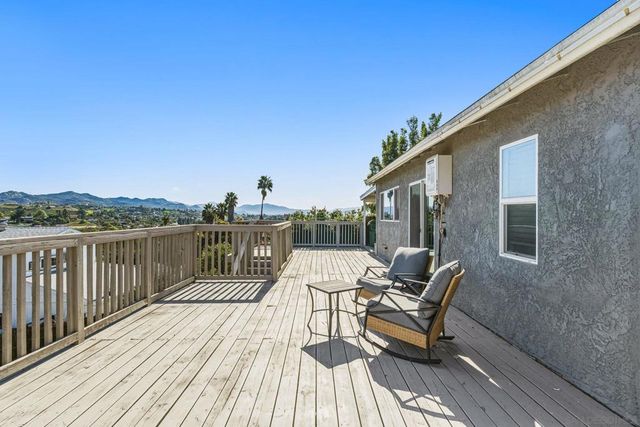 8553 Gardena Rd, Lakeside, CA 92040