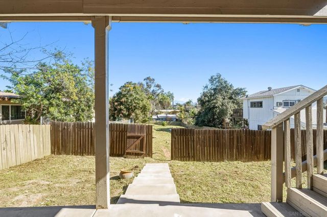 8553 Gardena Rd, Lakeside, CA 92040