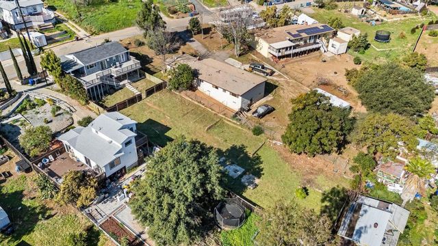 8553 Gardena Rd, Lakeside, CA 92040