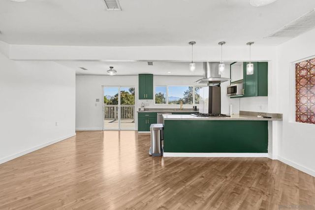 8553 Gardena Rd, Lakeside, CA 92040