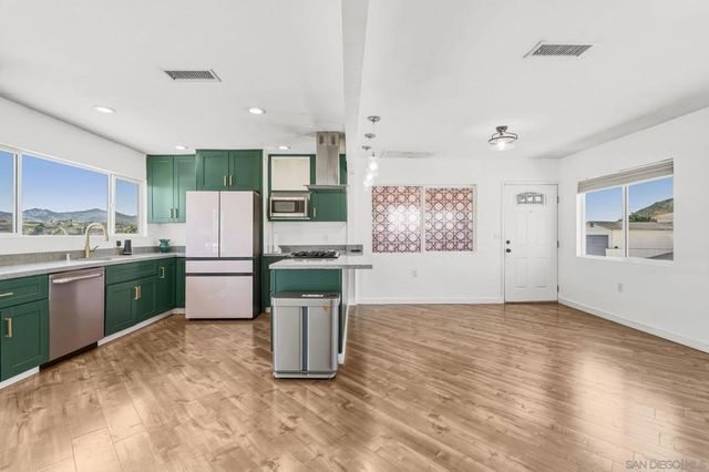 8553 Gardena Rd, Lakeside, CA 92040