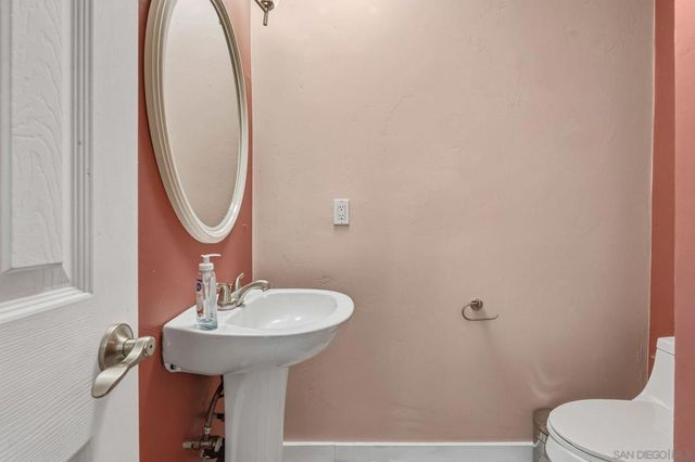 8553 Gardena Rd, Lakeside, CA 92040