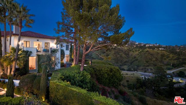 1270 Shadow Hill Way, Beverly Hills, CA 90210