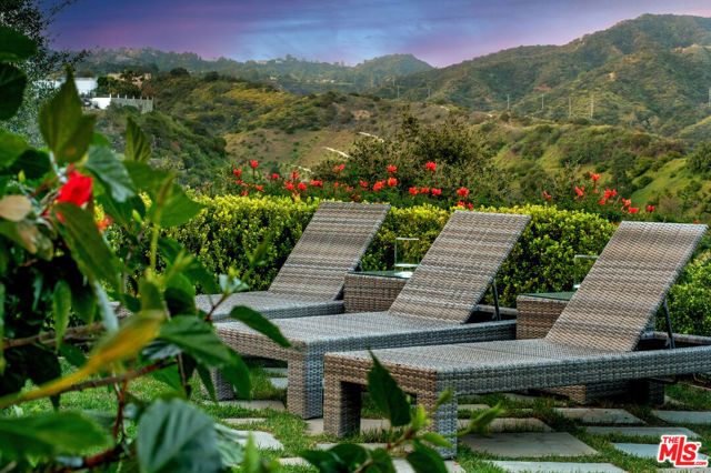 1270 Shadow Hill Way, Beverly Hills, CA 90210