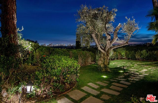 1270 Shadow Hill Way, Beverly Hills, CA 90210