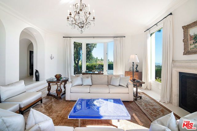 1270 Shadow Hill Way, Beverly Hills, CA 90210