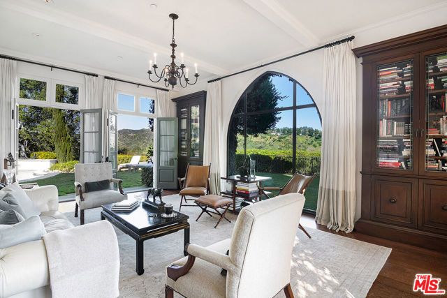 1270 Shadow Hill Way, Beverly Hills, CA 90210