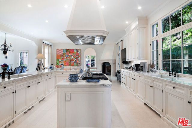1270 Shadow Hill Way, Beverly Hills, CA 90210