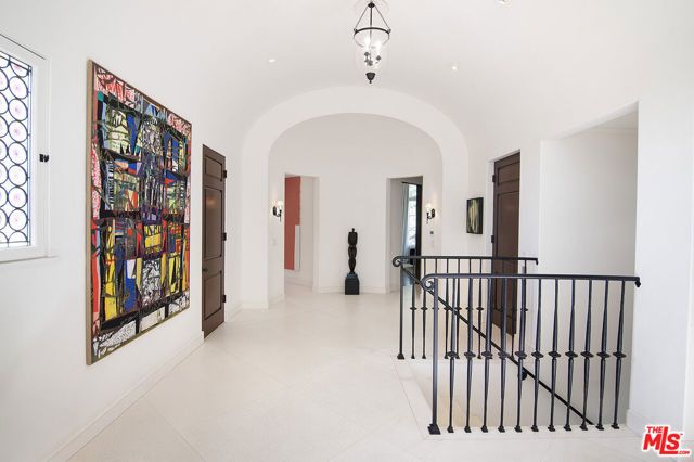 1270 Shadow Hill Way, Beverly Hills, CA 90210