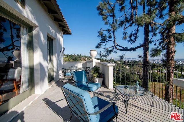 1270 Shadow Hill Way, Beverly Hills, CA 90210