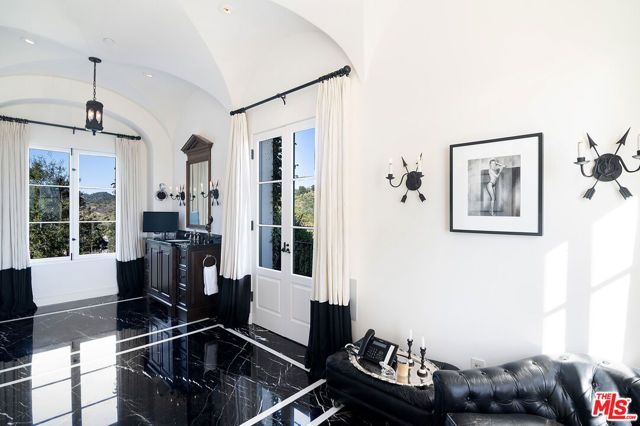 1270 Shadow Hill Way, Beverly Hills, CA 90210