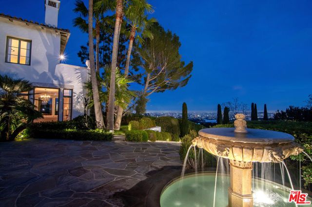 1270 Shadow Hill Way, Beverly Hills, CA 90210