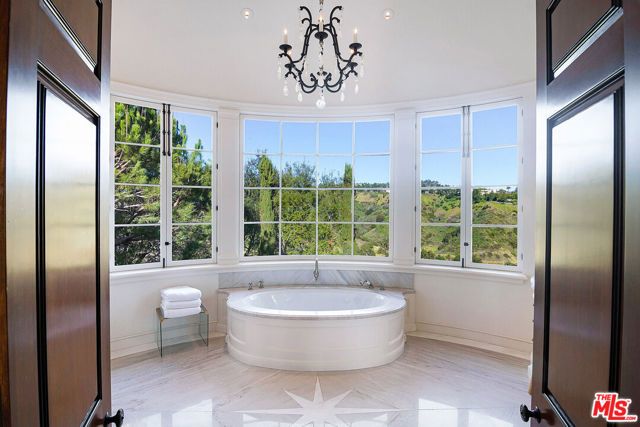 1270 Shadow Hill Way, Beverly Hills, CA 90210