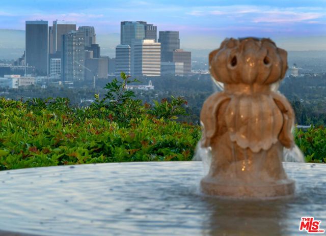 1270 Shadow Hill Way, Beverly Hills, CA 90210