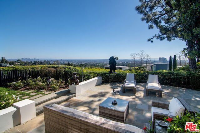 1270 Shadow Hill Way, Beverly Hills, CA 90210