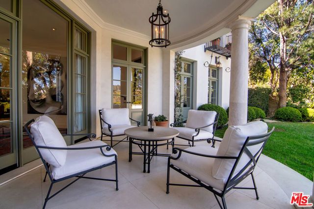 1270 Shadow Hill Way, Beverly Hills, CA 90210