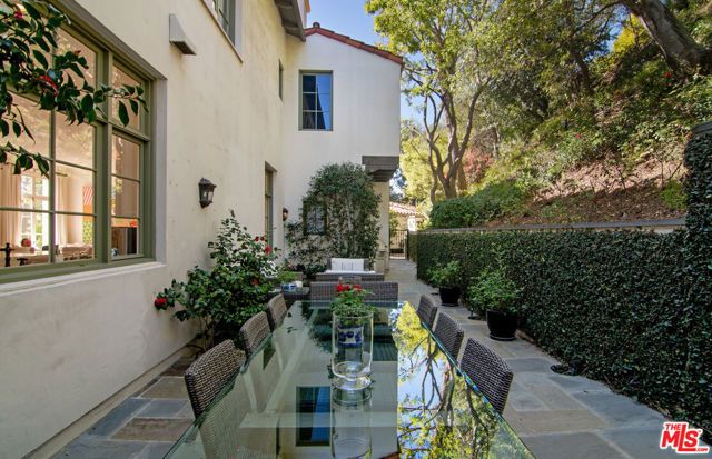 1270 Shadow Hill Way, Beverly Hills, CA 90210