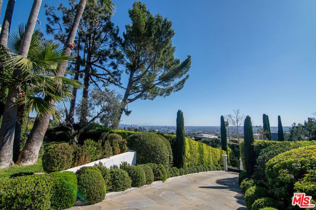 1270 Shadow Hill Way, Beverly Hills, CA 90210