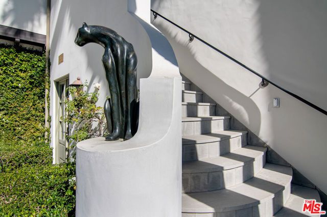 1270 Shadow Hill Way, Beverly Hills, CA 90210