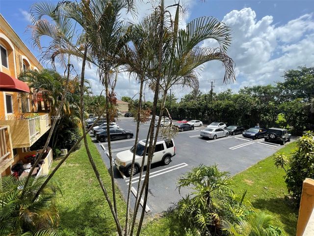 18111 NW 68th Ave H206, Hialeah, FL 33015