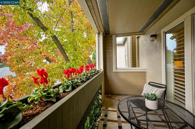 2550 Oak Rd. 209, Walnut Creek, CA 94596