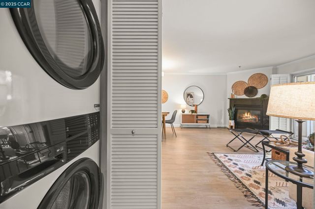 2550 Oak Rd. 209, Walnut Creek, CA 94596