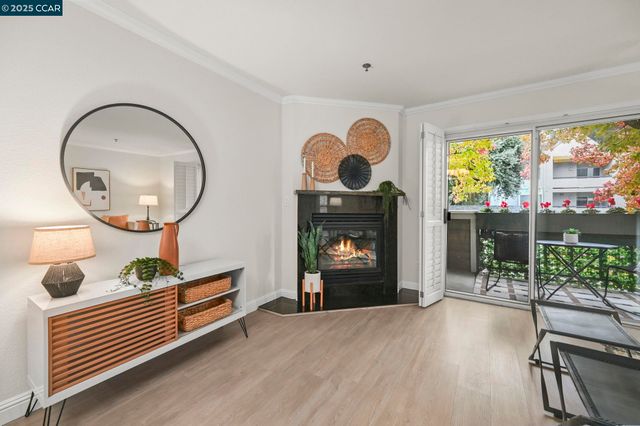 2550 Oak Rd. 209, Walnut Creek, CA 94596